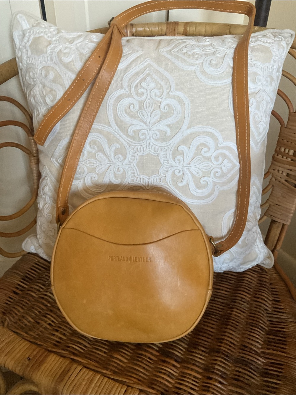 Portland Leather EUC Sunflower Round Crossbody - Picture 6 of 12